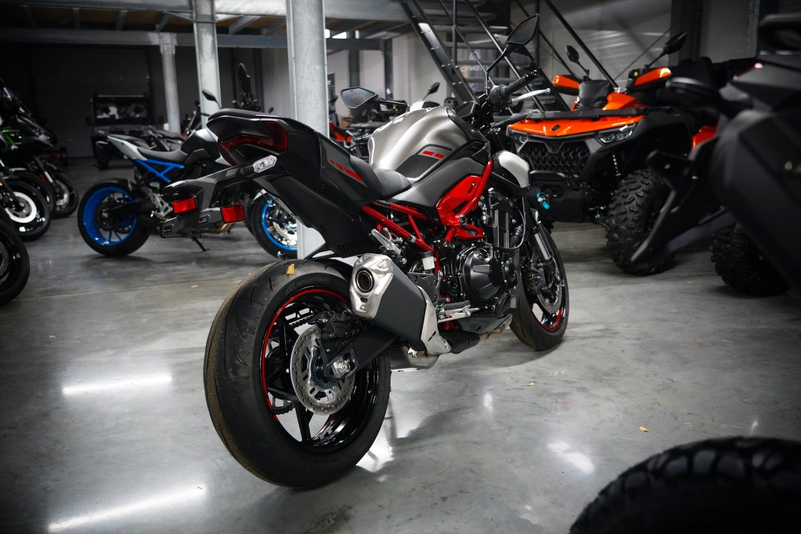 Fahrzeugabbildung Kawasaki Z900 2025 4 Jahre Garantie 70KW