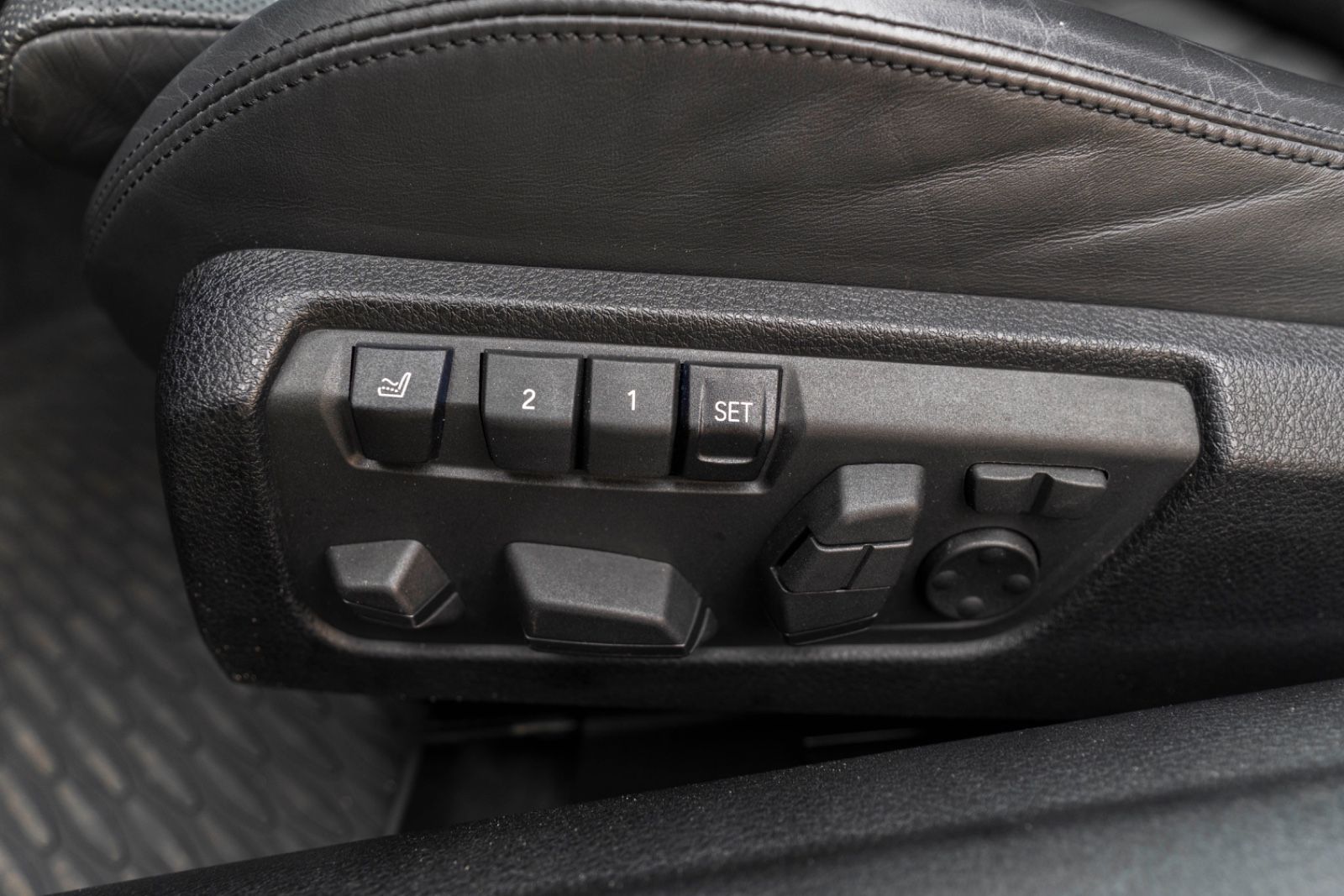 Fahrzeugabbildung BMW 650ix GC M-SPORT MASSAGE HUD H&K KAM CARPLAY