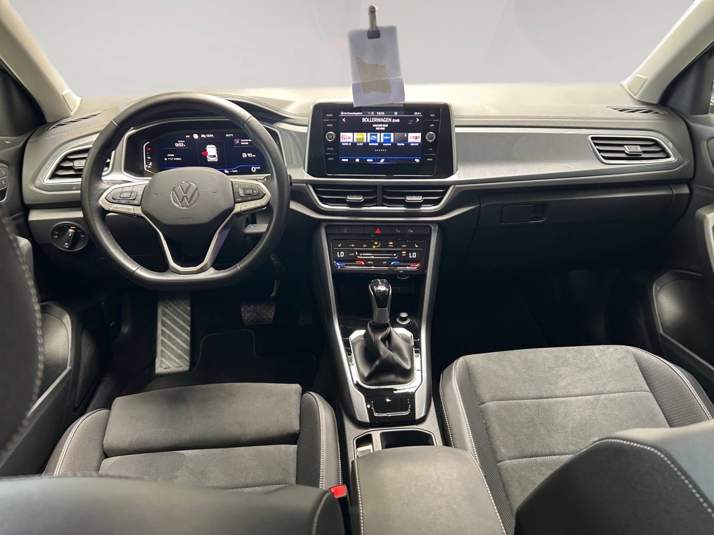 Fahrzeugabbildung Volkswagen T-Roc 1.5 TSI | CarPlay | Dachrehling | LED |