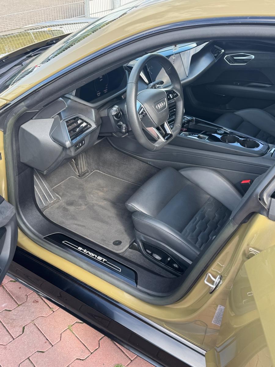 Audi e-tron GT quattro - Tactical Green 