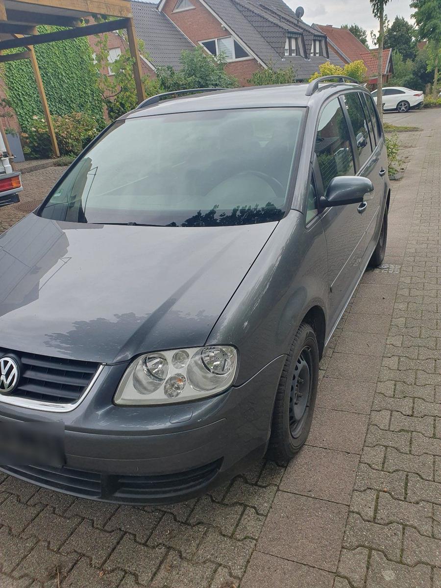 Volkswagen Touran 2006 — rear view