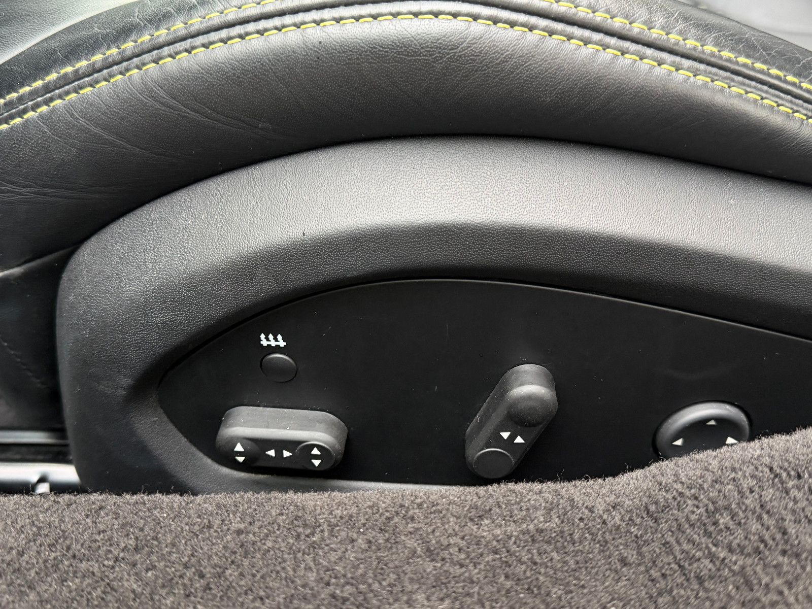 Fahrzeugabbildung Ferrari F8 Spider /LIFT/KAMERA/CARBON-LED-LENK./MEMORY