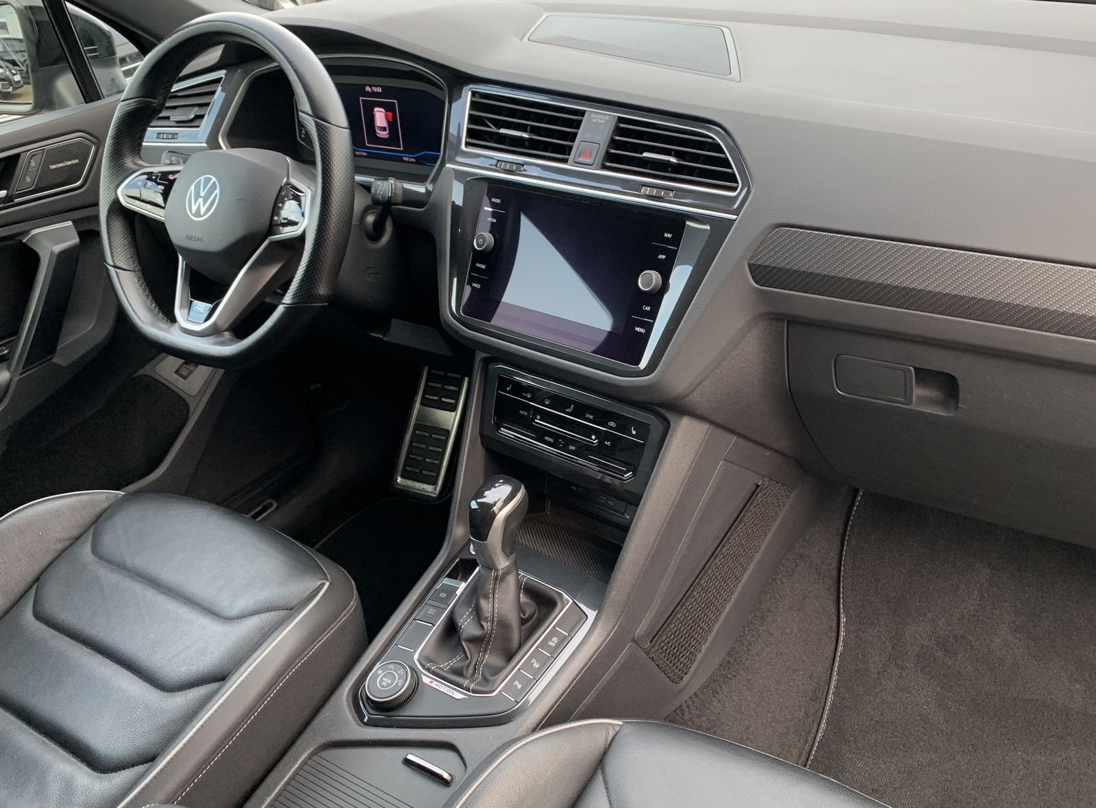 Fahrzeugabbildung Volkswagen Tiguan 2.0 TDI*R-Line*4Motion*Leder*AHK*Cam*Navi