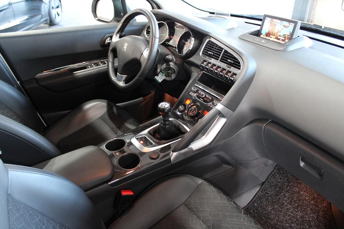 Peugeot 3008 Allure 1,6*TÜV NEU*SCHECKHEFT*NAVi*1.HAND*