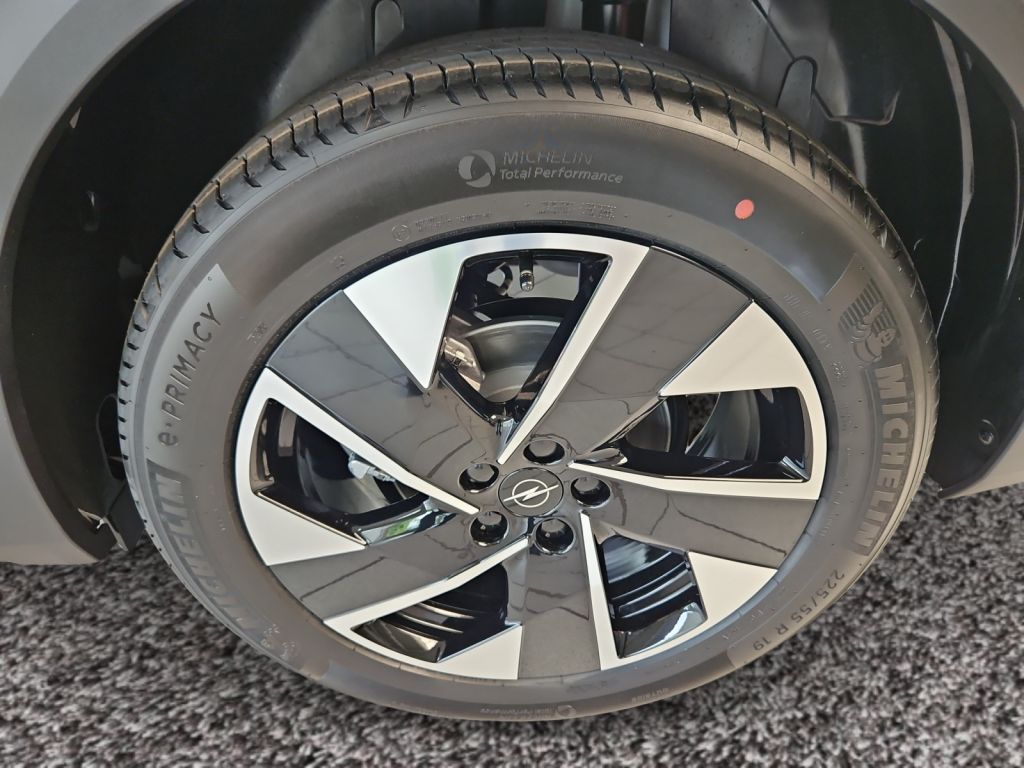 Fahrzeugabbildung Opel Grandland 1.2 DI Hybrid 48 V AT GS