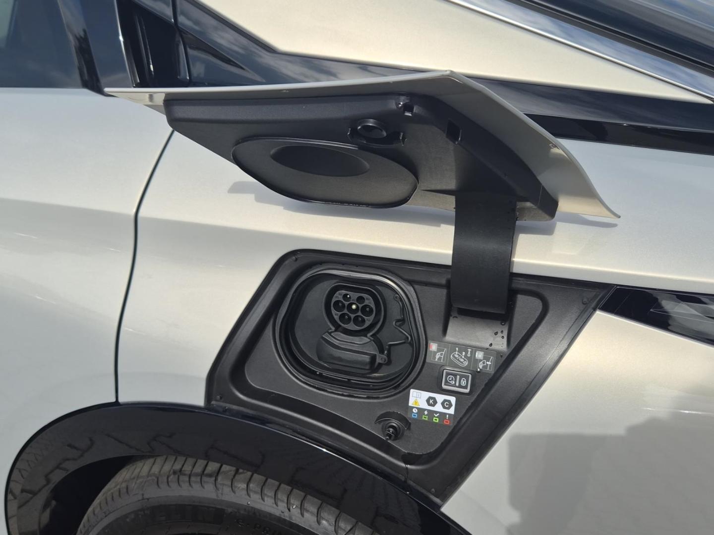 DS Automobiles No8 Etoile FWD 230PS LEDER/ACC/NAVI/Glasdach/LED