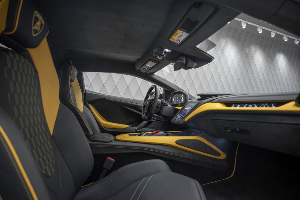 Revuelto 6.5 V12 MATTBLACK BIG CARBON PACKAGES - Bild 16