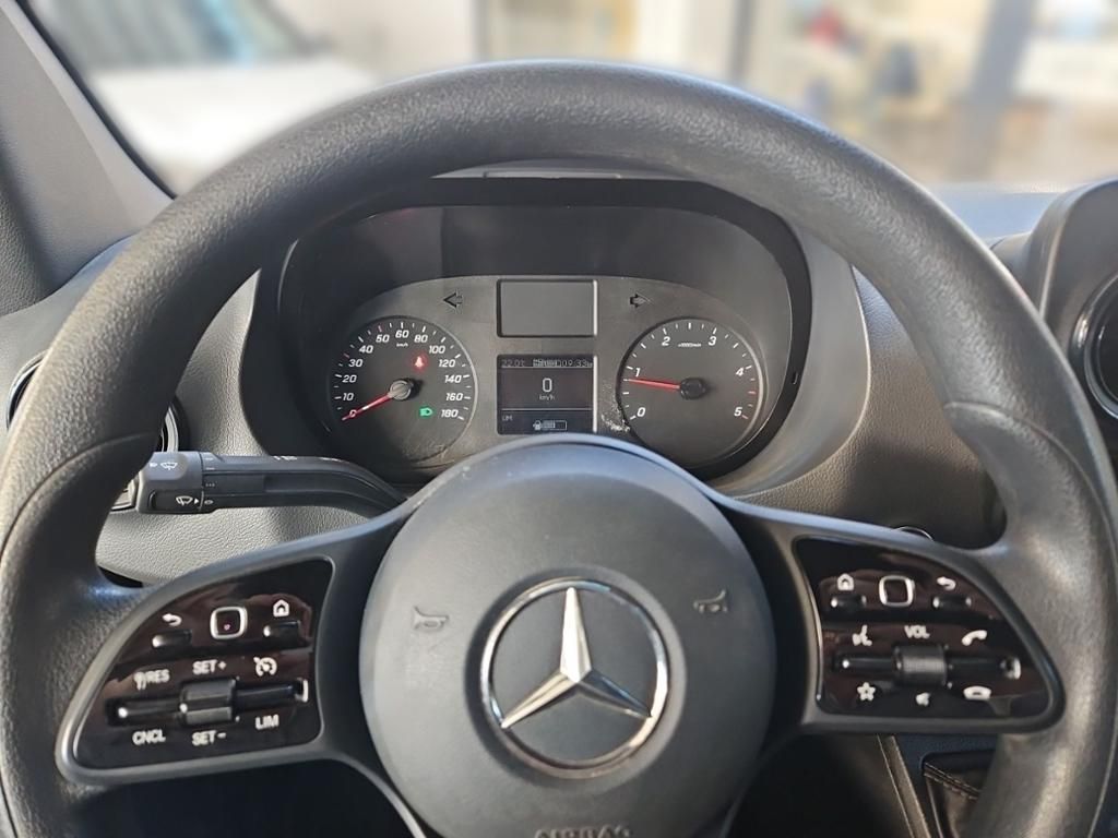 Fahrzeugabbildung Mercedes-Benz Sprinter 317 DOKA Pritsche 7 Sitze 3,5t AHK STHZ