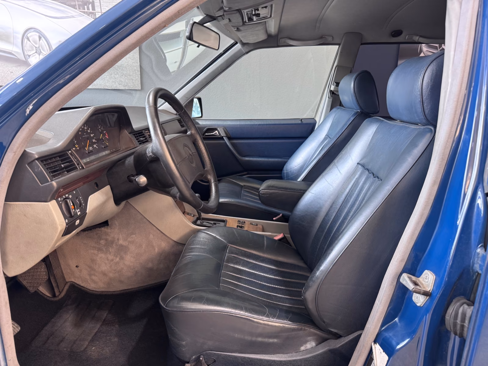 MERCEDES-BENZ E 230 132 ch BVA W124 - CLIM - CHAUFFAGE STATIONNAIRE - CUIR - ATTELAGE - 244600 km