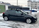 Opel Astra 1.4 Turbo KLIMA PDC SHZ beheiz. Lenkrad - gebrauchte Opel Astra aus dem Jahr 2011