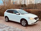 Volvo XC60 D3 AUTO MOMENTUM+KISI+KAMERA+NAVI - Volvo XC60: Weiß