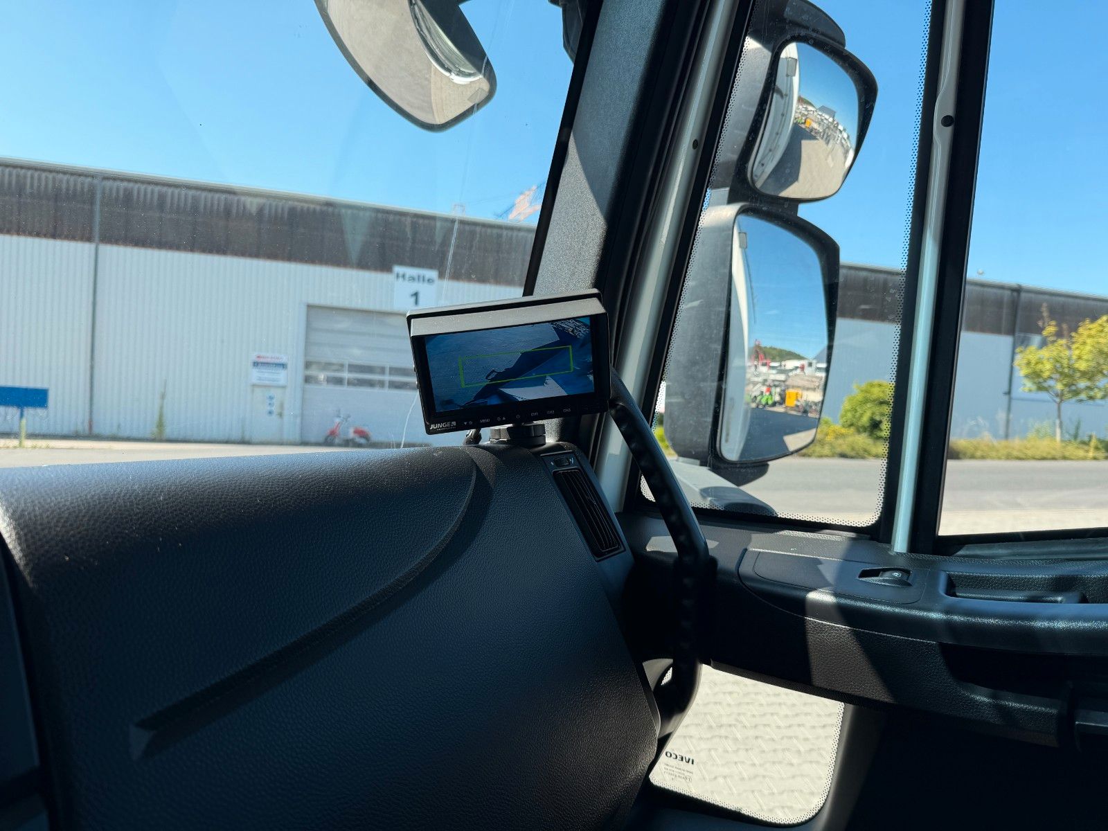 Fahrzeugabbildung Iveco Eurocargo ML160E32/P LBW Bär 1.500kg Abbiegeassi - mit KI generiert/bearbeitet