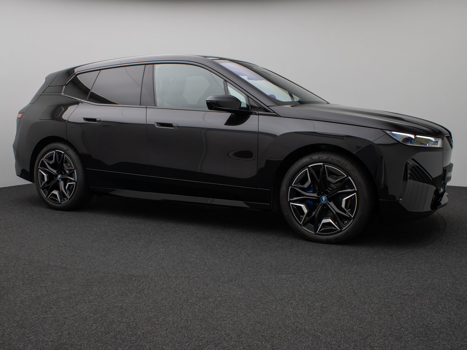 Fahrzeugabbildung BMW iX M60 Panorama 360°Laser B&W SoftCl Massage 22"