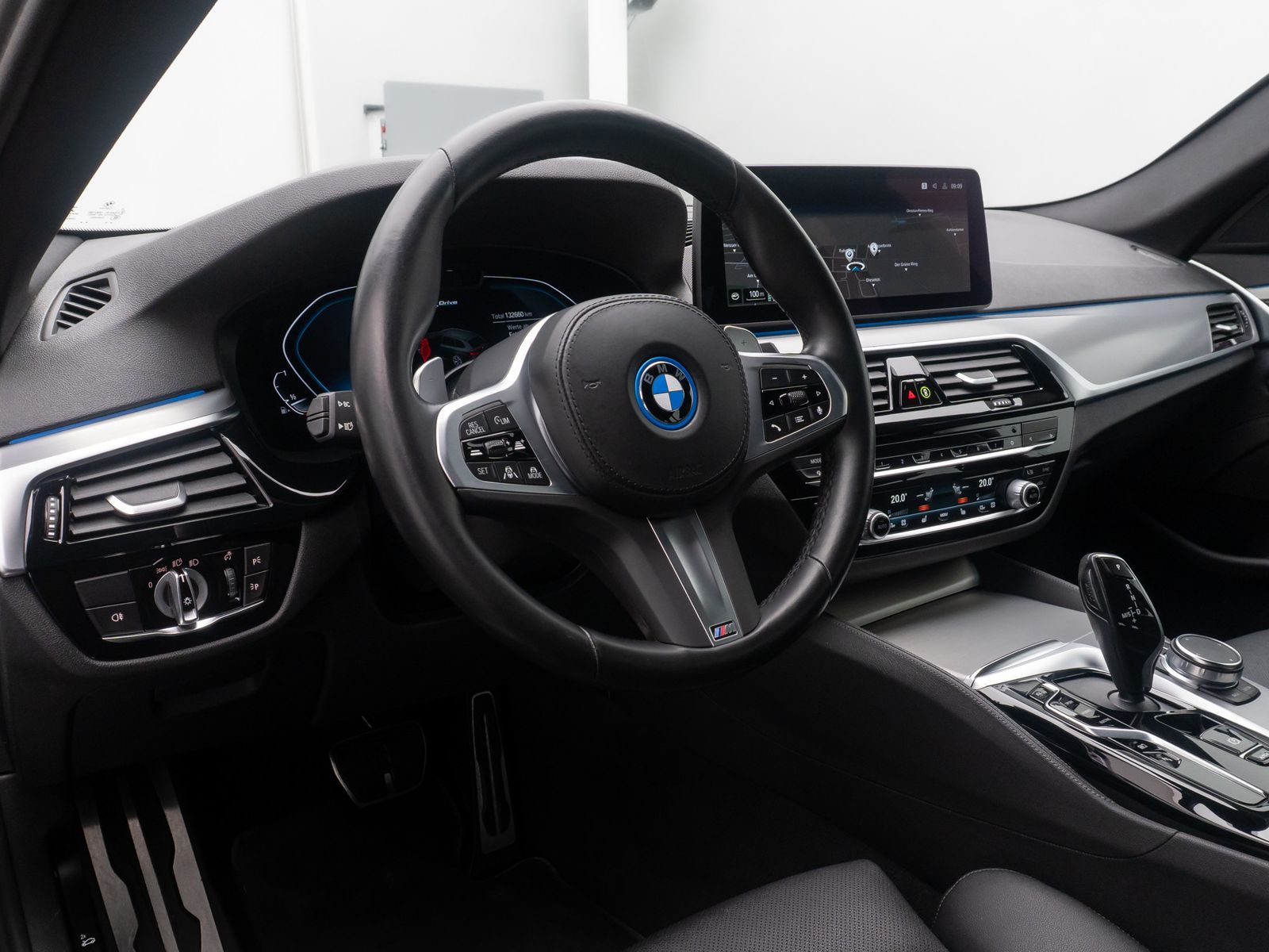 Fahrzeugabbildung BMW 530e xD M Sport Kamera DAB HiFi ACC AHK 4xKlima