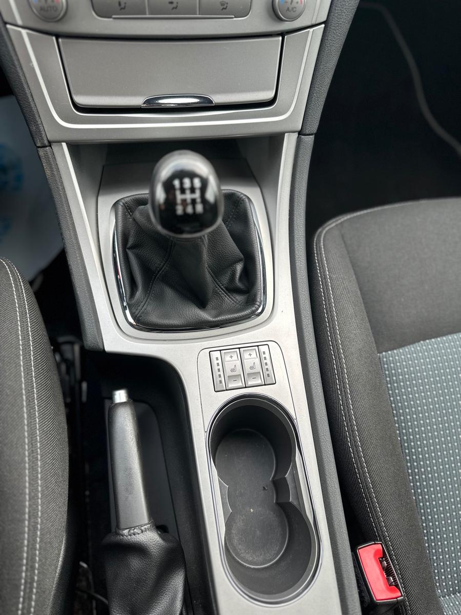 Ford Mondeo 2010 — photo 11