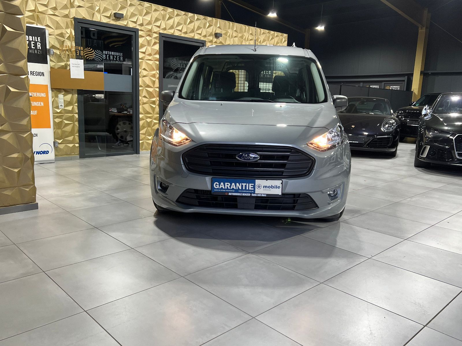 Fahrzeugabbildung Ford Transit Connect Kombi lang//5-SITZER/KLIMA//PDC