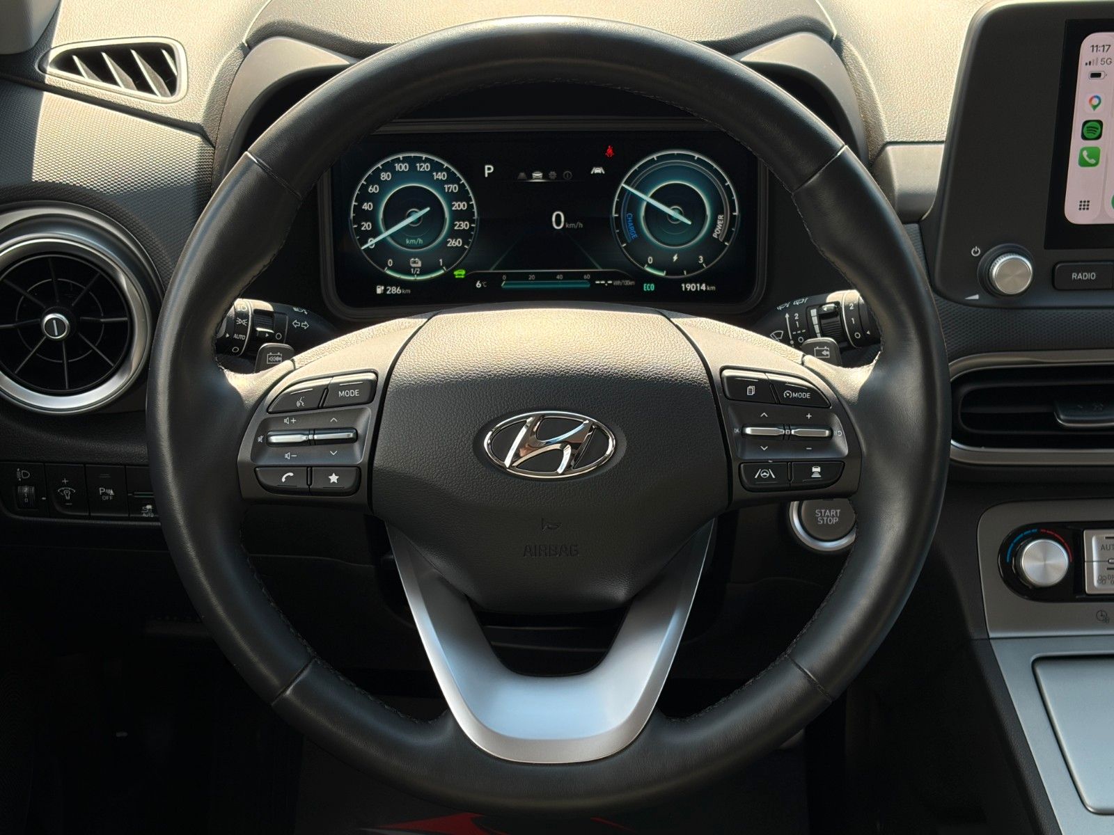 Fahrzeugabbildung Hyundai KONA E Select LKA ACC PDC SHZ LHZ CarPlay Navi