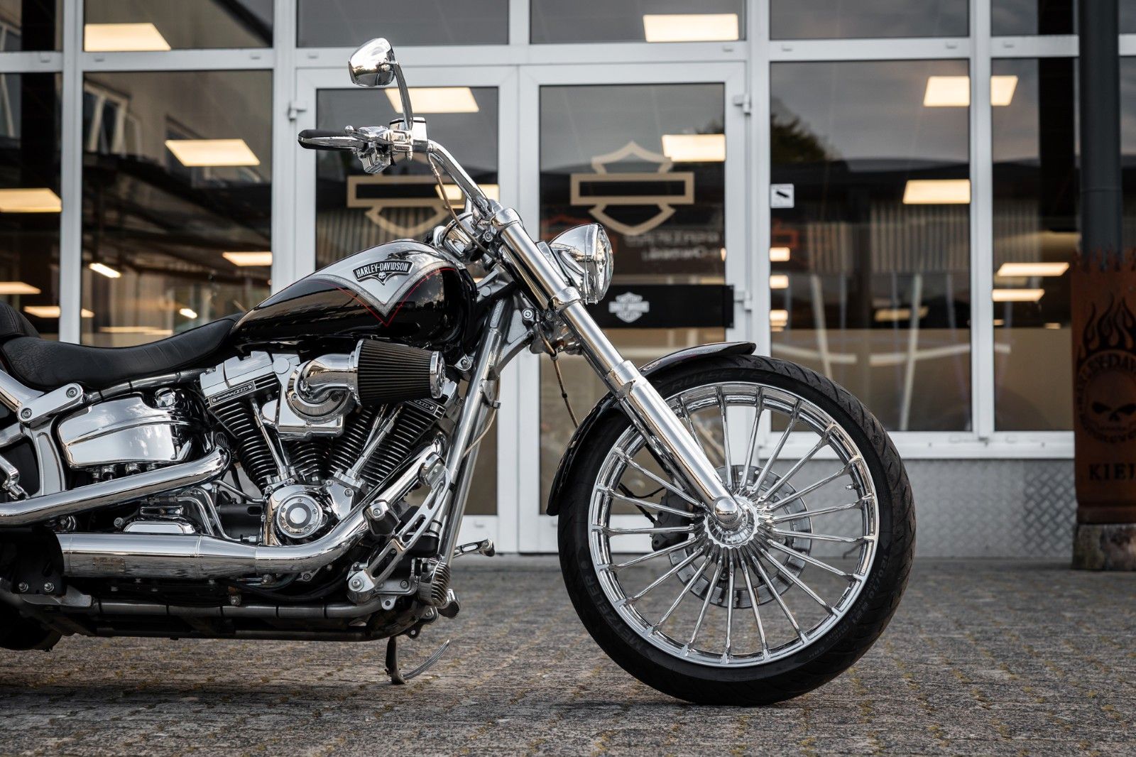Fahrzeugabbildung Harley-Davidson CVO BREAKOUT FXSBSE -Jekill&Hyde
