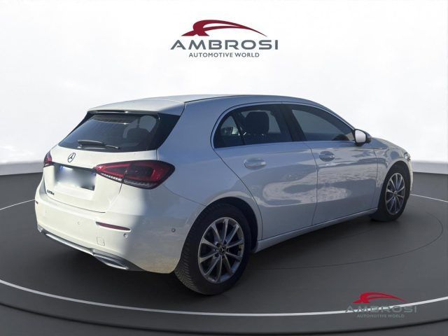 Mercedes-Benz MERCEDES-BENZ A 180 180 d Automatic Sport imagem 3
