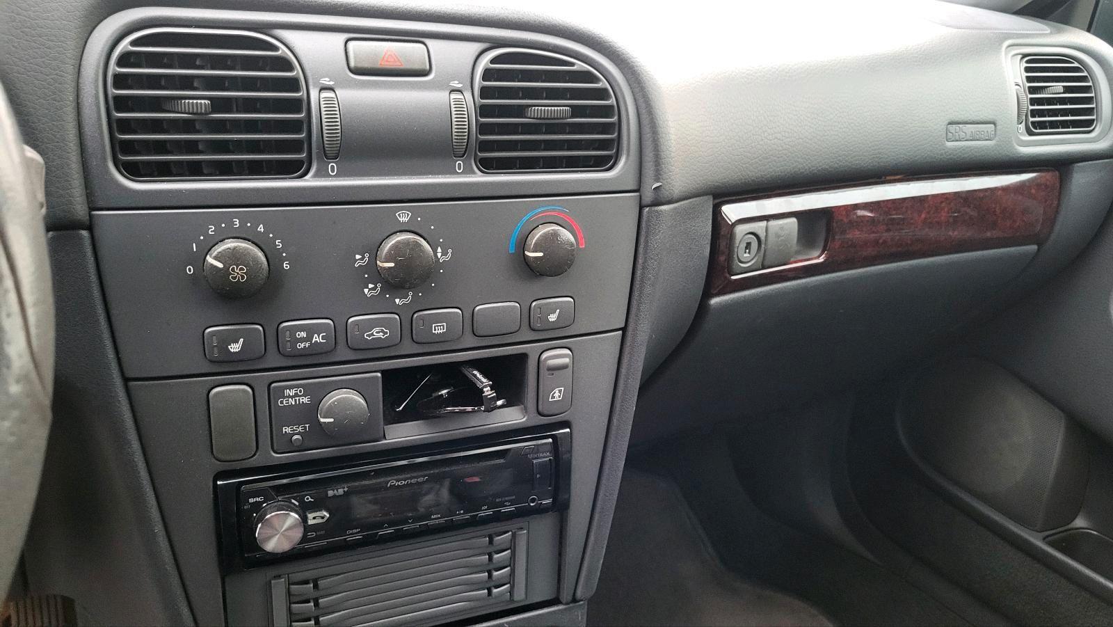 Volvo V40 2004 — photo 9