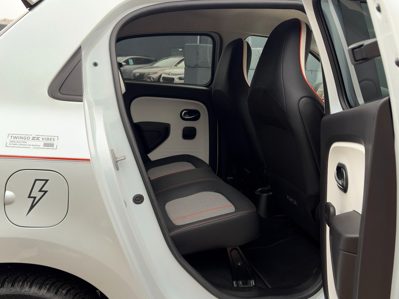 Fahrzeugabbildung Renault Twingo Vibes Electric Tempomat Carplay CAM SHZ