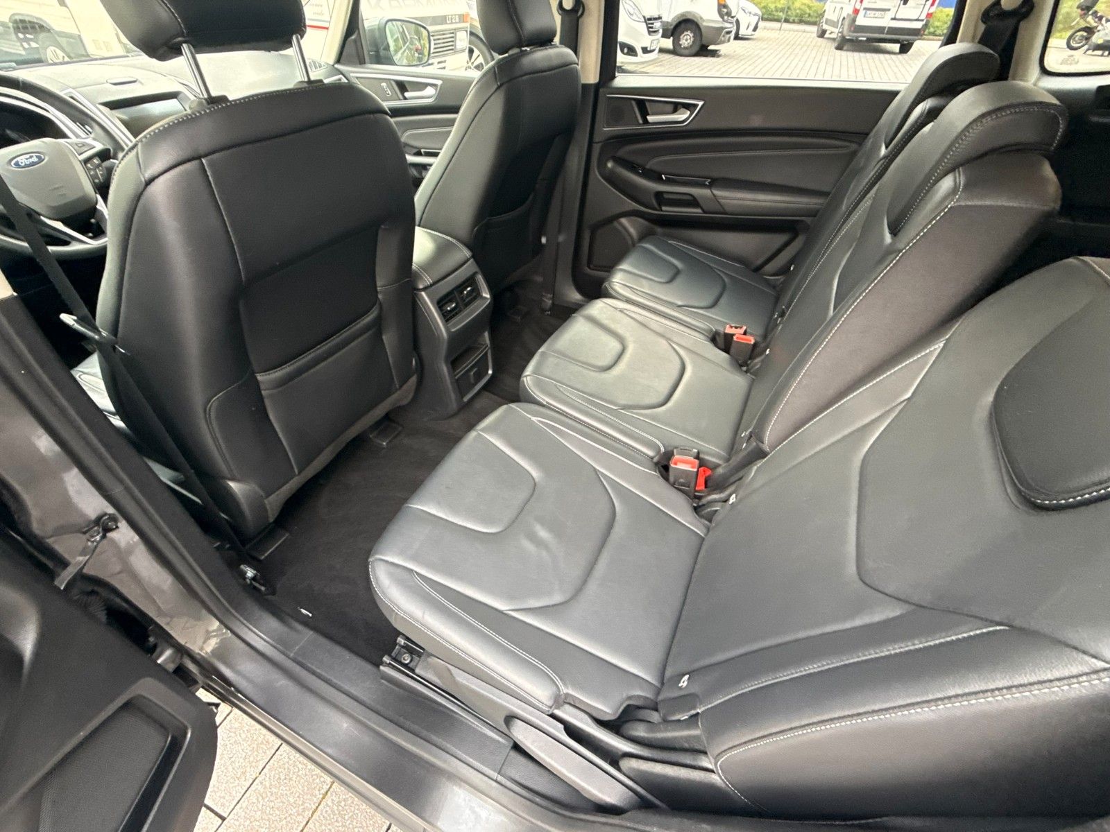 Fahrzeugabbildung Ford S-MAX Titanium 7 Sitzplätze