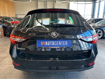 Skoda Superb Combi Style 4x4 *SZHZ*PDC*AHK*NAVI*KLIMA*