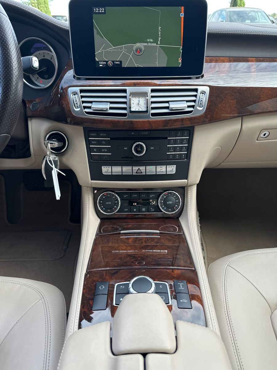 Fahrzeugabbildung Mercedes-Benz CLS 400 4MATIC NAV+LED+SHZ+GLASDA+AIRMATIC+PP