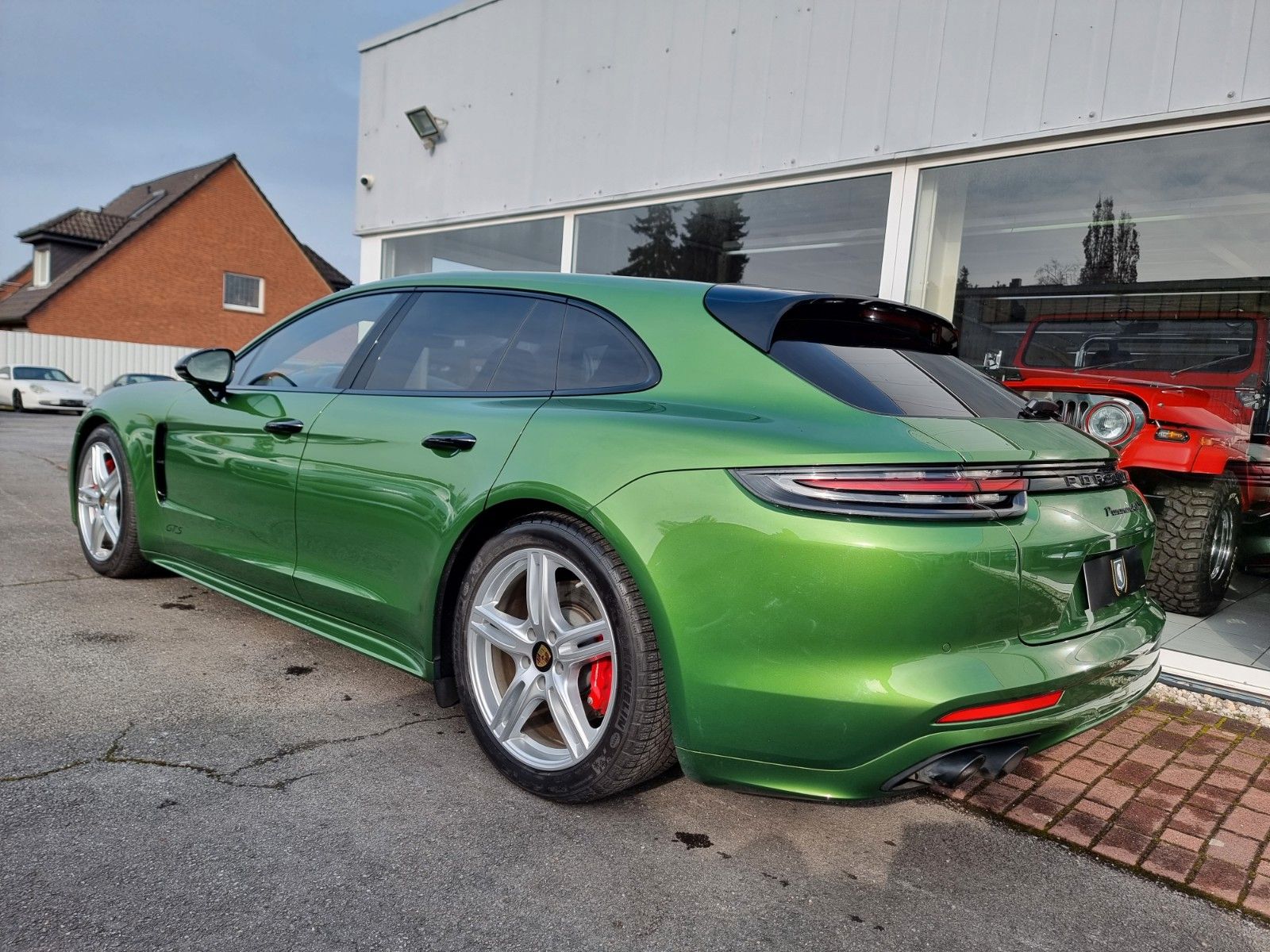 Fahrzeugabbildung Porsche Panamera Sport Turismo GTS/Mambagrün/Appr. 09/27