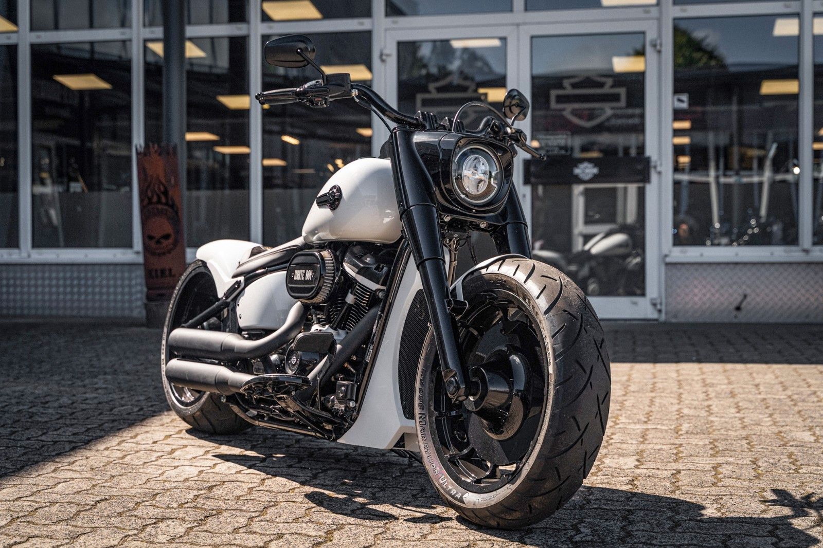 Fahrzeugabbildung Harley-Davidson WHITE FAT BOY FLFBS 114 MY24 -KESSTECH-