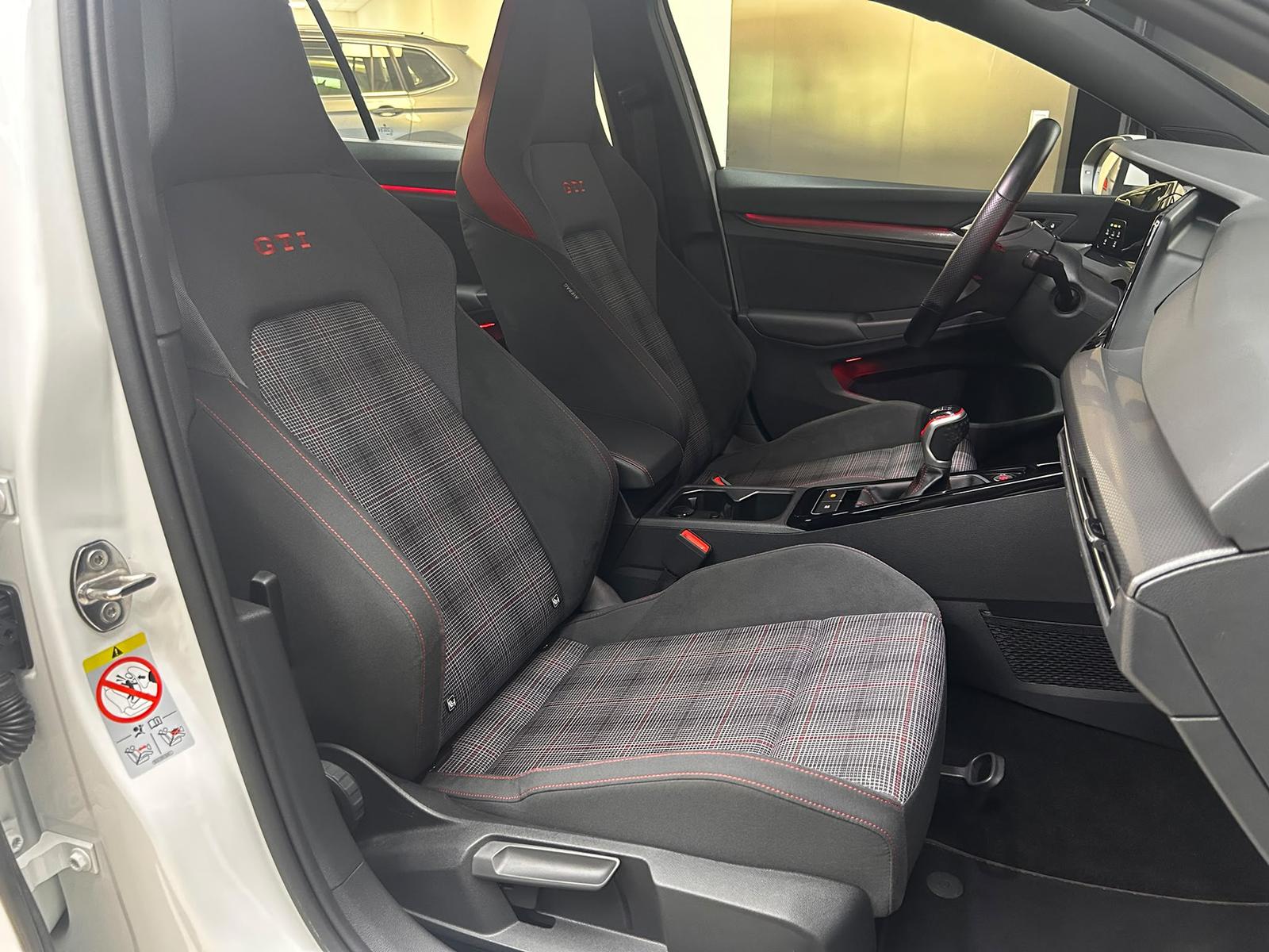 Volkswagen Golf VIII GTI 2,0 TSI LED+SHZ+CARPLAY+DAB+TEMP+, миниатюра 9
