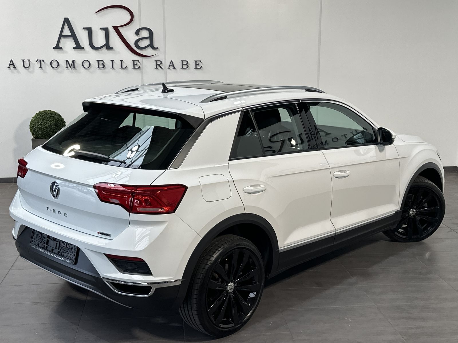 Fahrzeugabbildung Volkswagen T-Roc 2.0 TDI DSG 4Motion Style NAV+LED+PANO+KAM