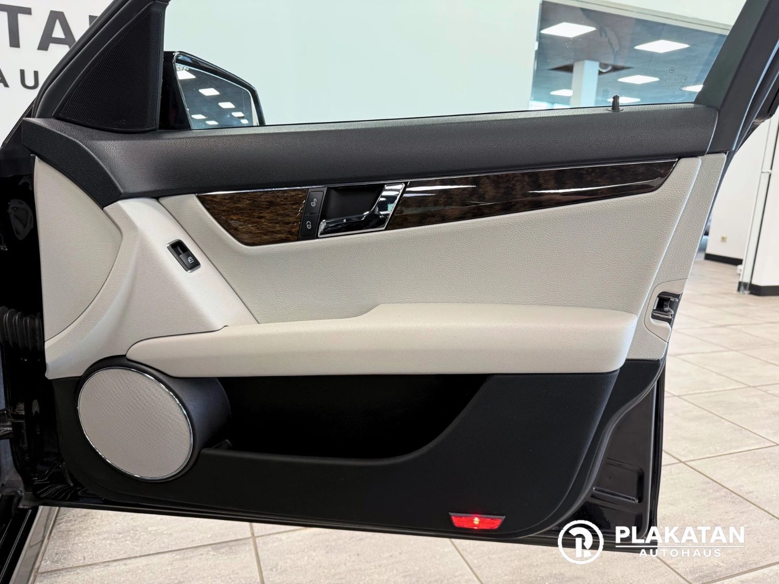 Fahrzeugabbildung Mercedes-Benz C 200 Kompressor AMG Paket Xenon Navi