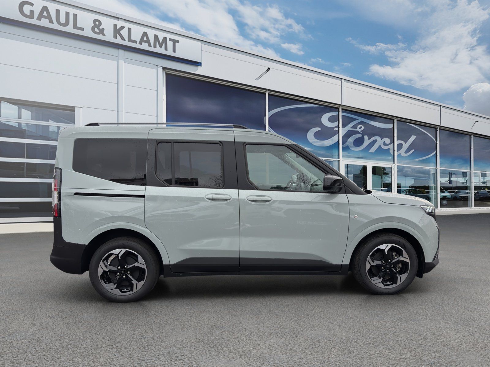 Fahrzeugabbildung Ford Tourneo Courier eMotor BEV Titanium