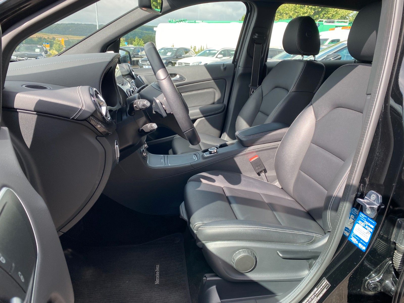 Fahrzeugabbildung Mercedes-Benz B 200 AMG+Leder+RKamera+Ambiente+Sondermodell