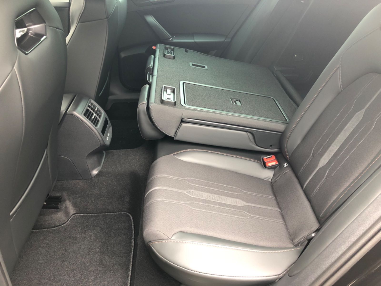 Fahrzeugabbildung CUPRA Leon Sportstourer 1.5 eTSI ACT DSG*Full-Link*SHZ