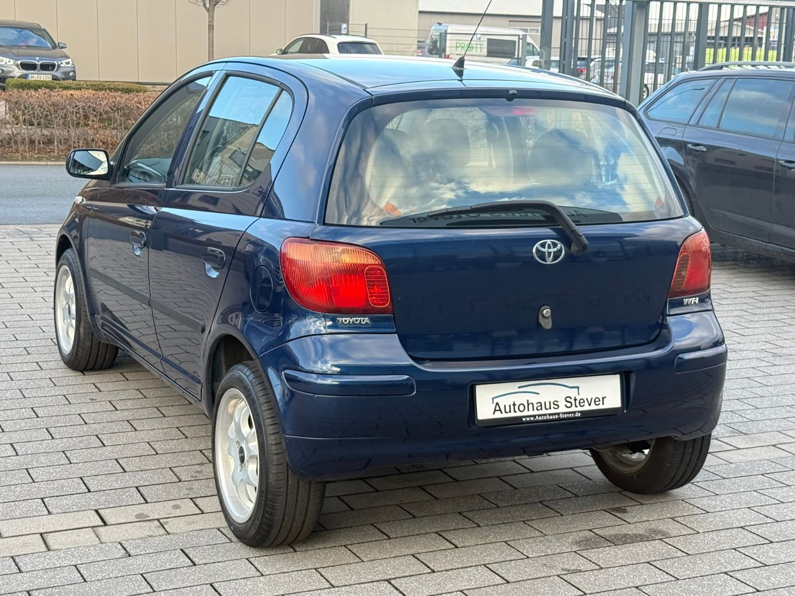 Fahrzeugabbildung Toyota Yaris 1.0 Sol