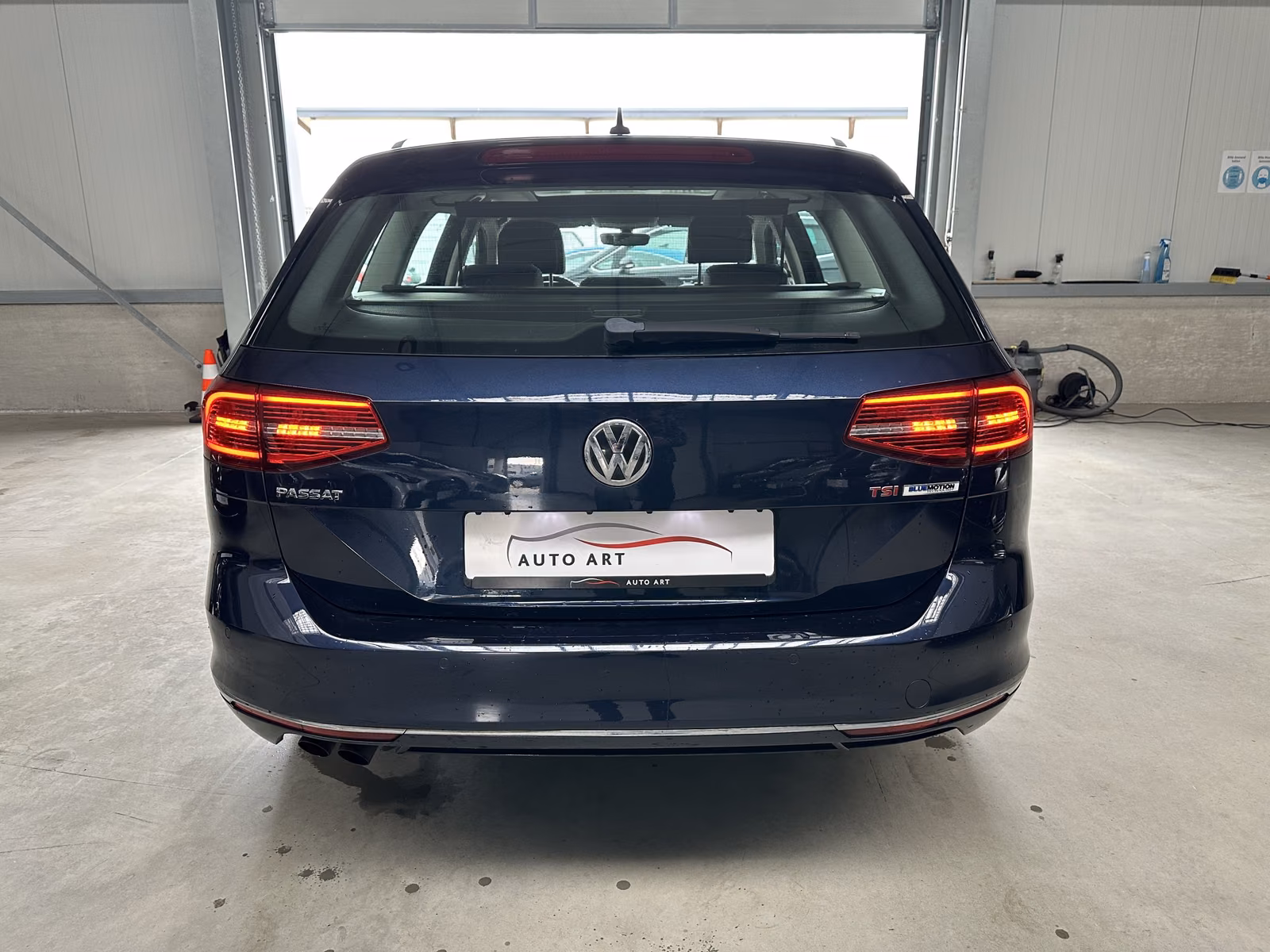 Volkswagen Passat Highline Pano AHK SHZ Navi ACC
