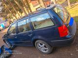 Volkswagen VW Golf 4 Variant - Volkswagen Golf aus 2004: Variant