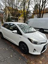 Toyota Yaris 1,5-l-VVT-i CVT Hybrid Club Club - Toyota Yaris Gebrauchtwagen in München