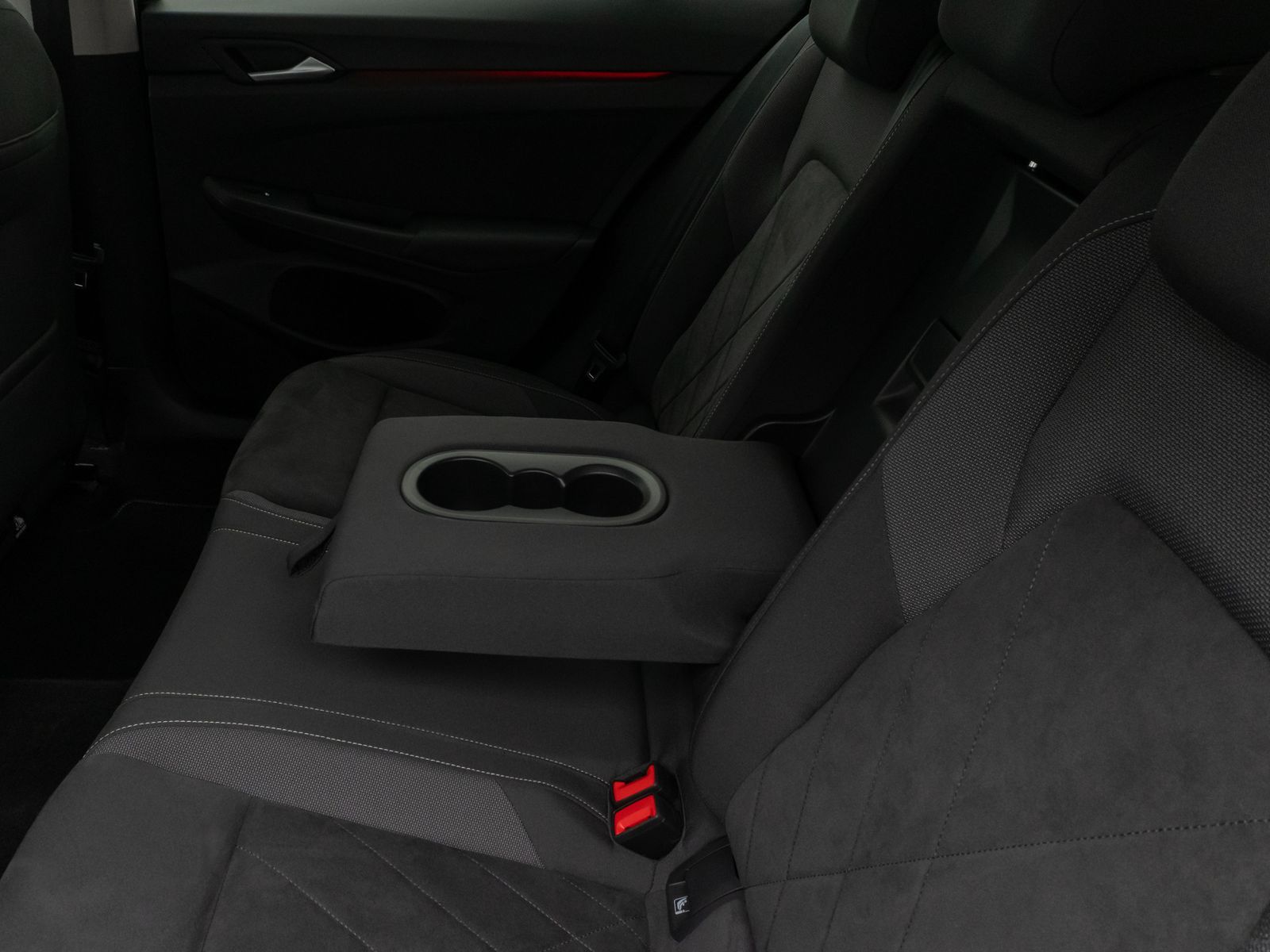 Fahrzeugabbildung Volkswagen Golf VIII Variant Style Kamera Massage AHK ACC