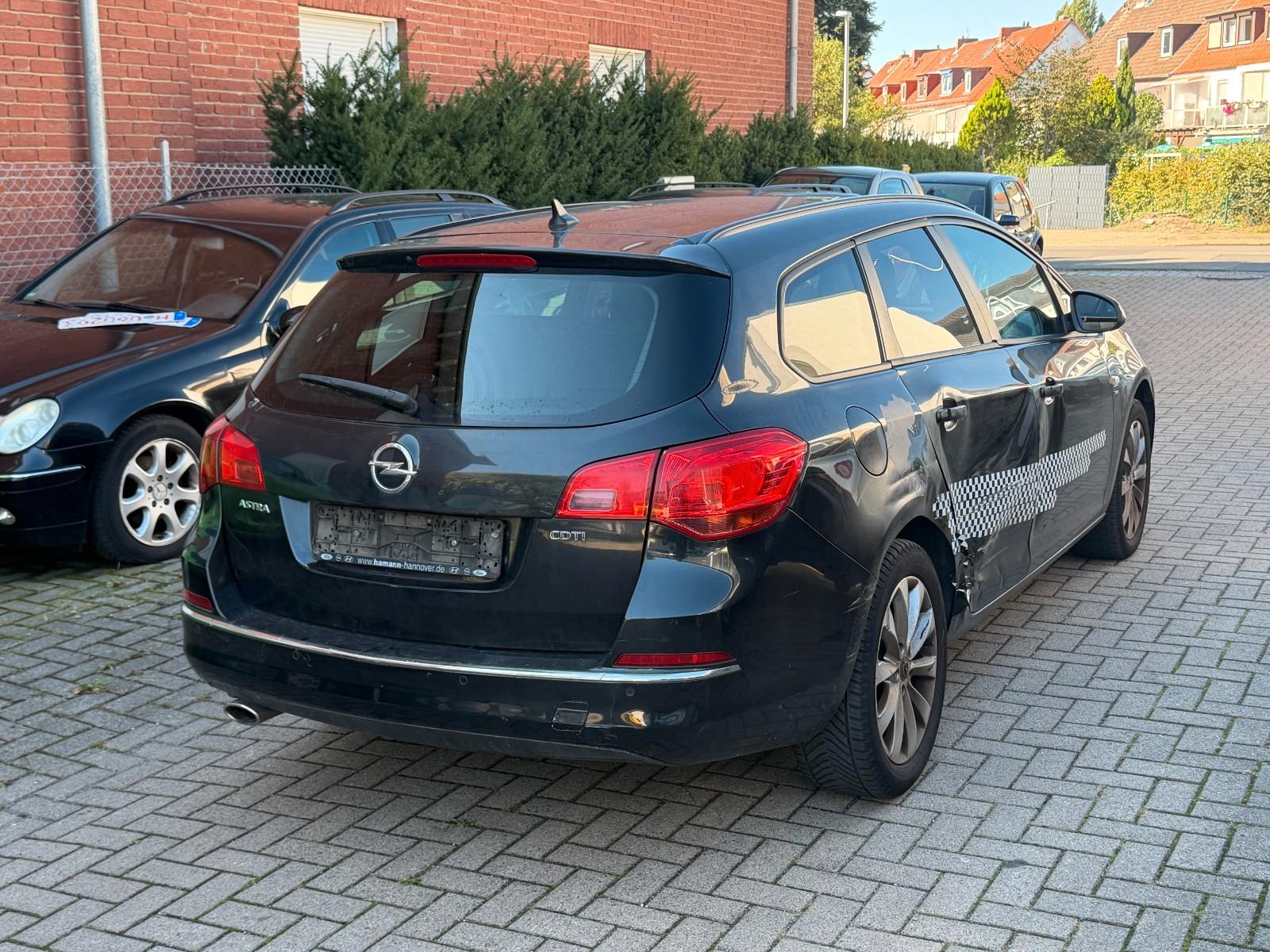 Opel Astra 2013 — photo 6