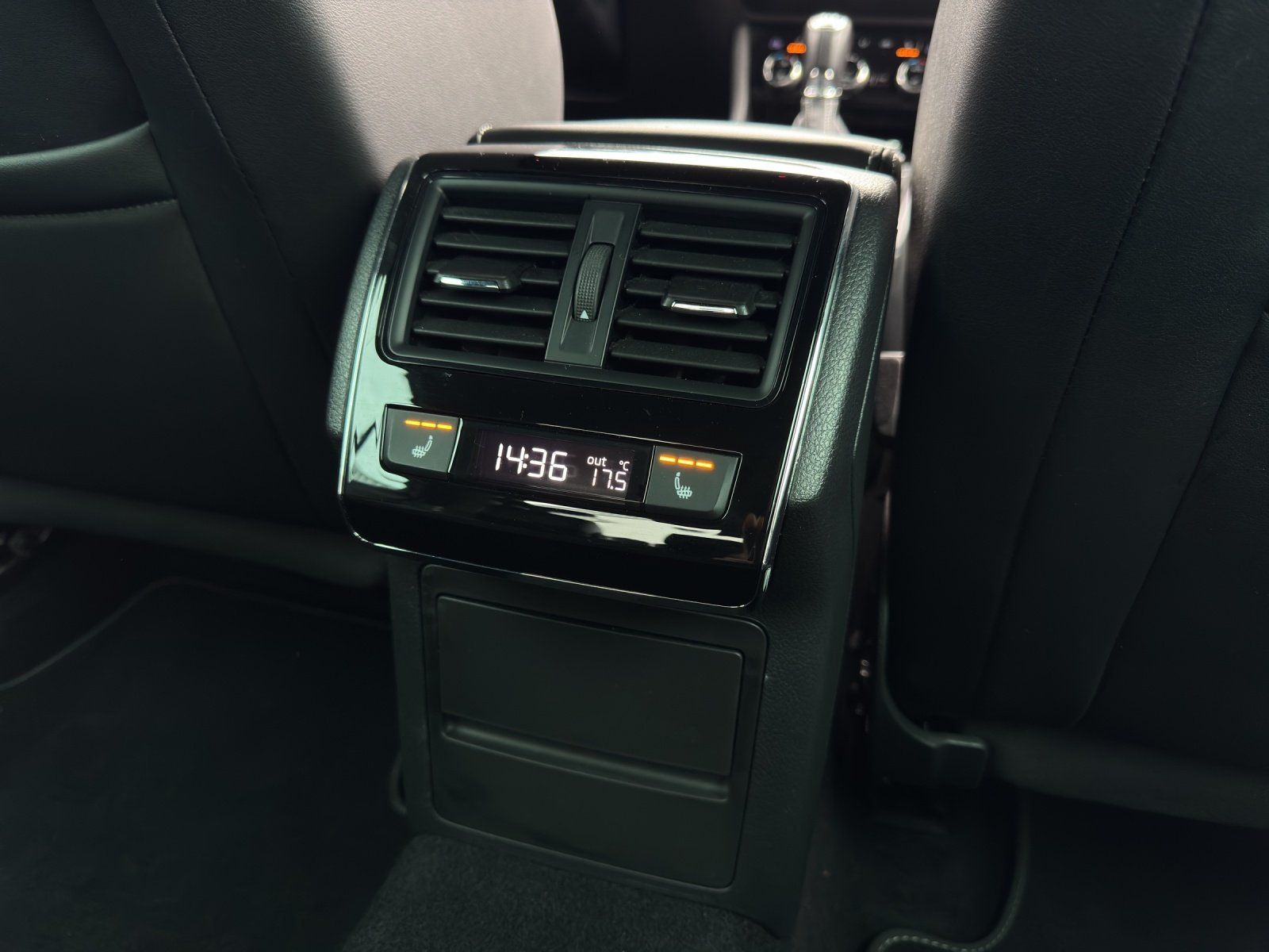Fahrzeugabbildung SKODA Superb 2.0 TDI Sportline 4x4/AHK/KAMERA/ACC/STHZ