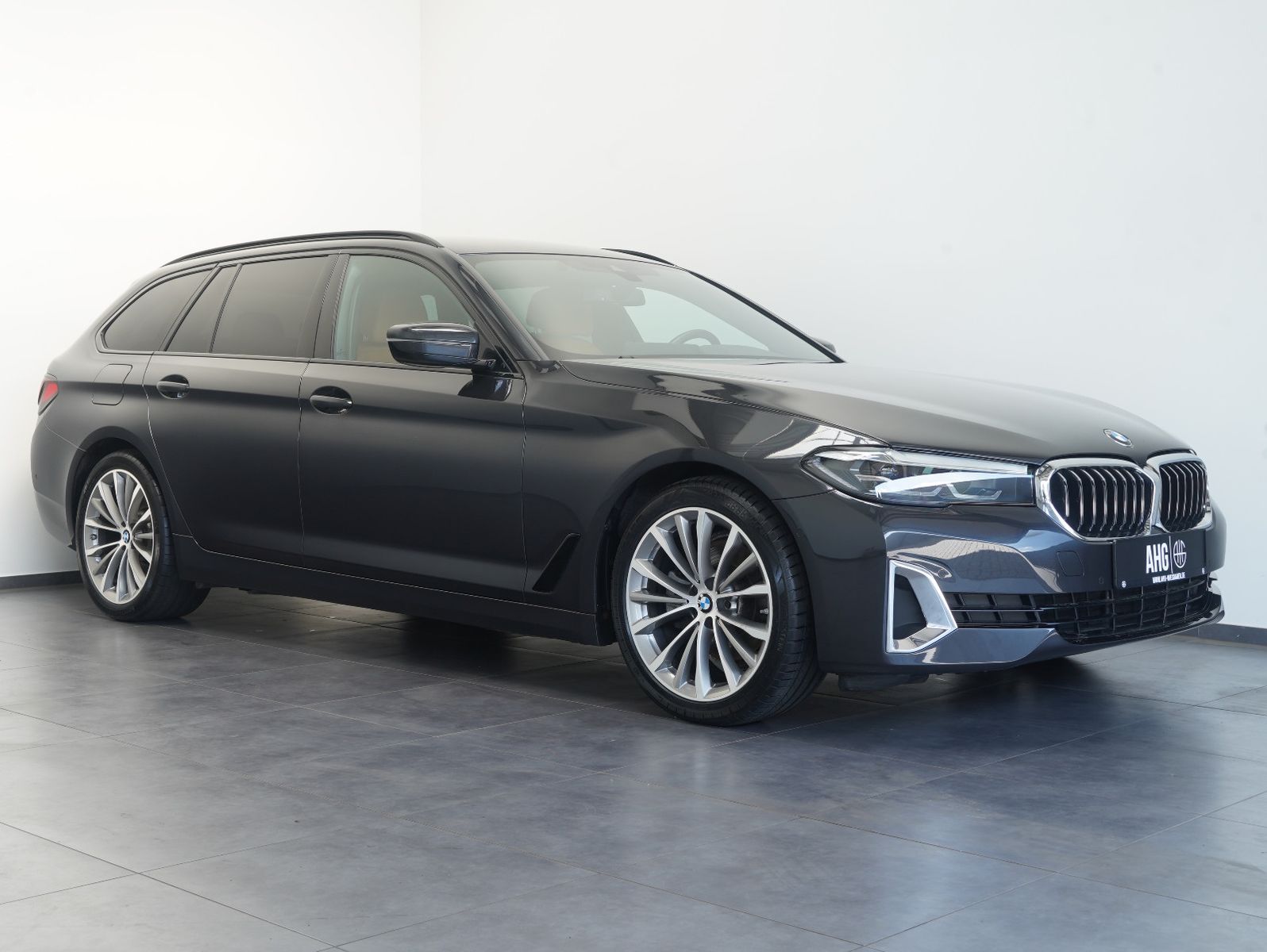 Fahrzeugabbildung BMW 520 i Touring  Luxury Line H&K/KAMERA/LM19"