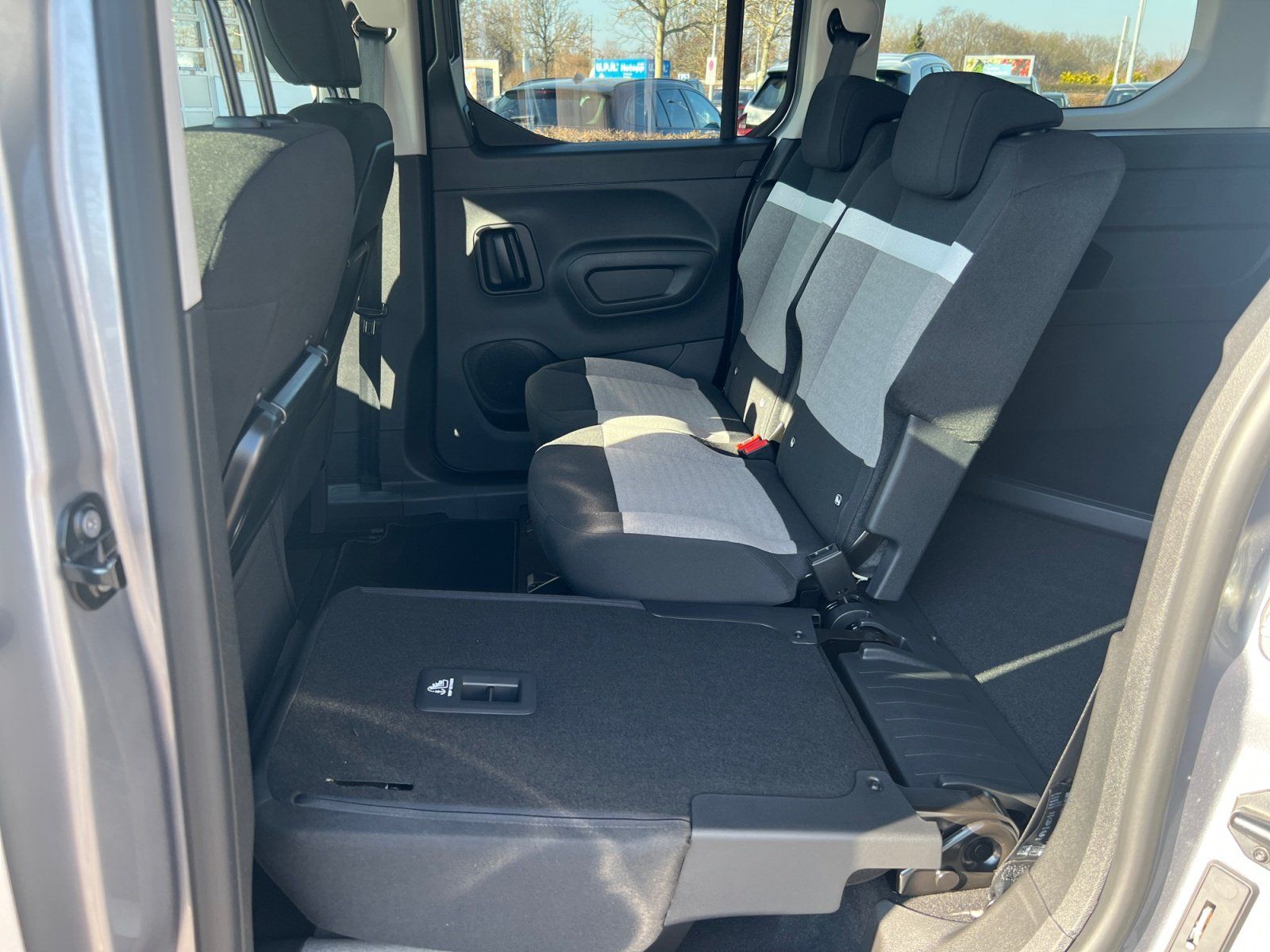 Fahrzeugabbildung Citroën Berlingo XL BlueHDi 130 Max Winter Paket Navi DA