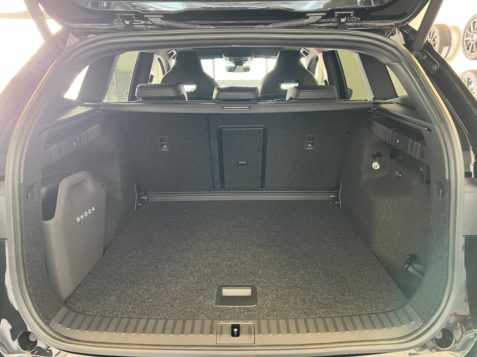 Fahrzeugabbildung SKODA Enyaq 85x Sportline *AHK,Panorama,20"-LM-Felge*