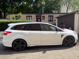 Ford Focus 2,0 EB ST Leder-Sport-Paket Turnier ST - Ford Focus aus 2013: ST