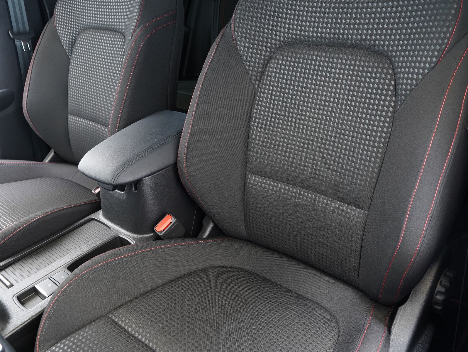 Fahrzeugabbildung Ford Focus Turnier ST-Line X 1.0 EcoBoost Mild-Hybrid