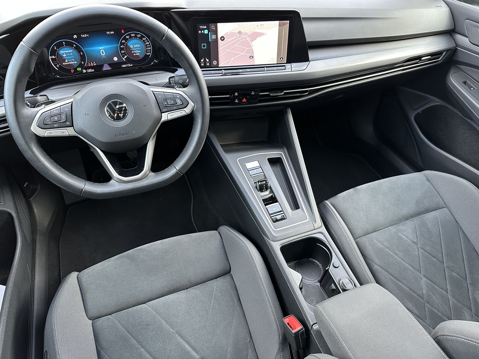 Fahrzeugabbildung Volkswagen Golf Variant 2.0 TDI DSG Style NAV+LED+PANO+H&K