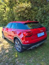 Audi Q2 35 TFSI S tronic - - rote Audi Q2